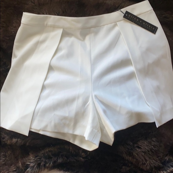 Alice + Olivia shorts PLUS Society Amuse Lace shorts - Picture 1 of 8